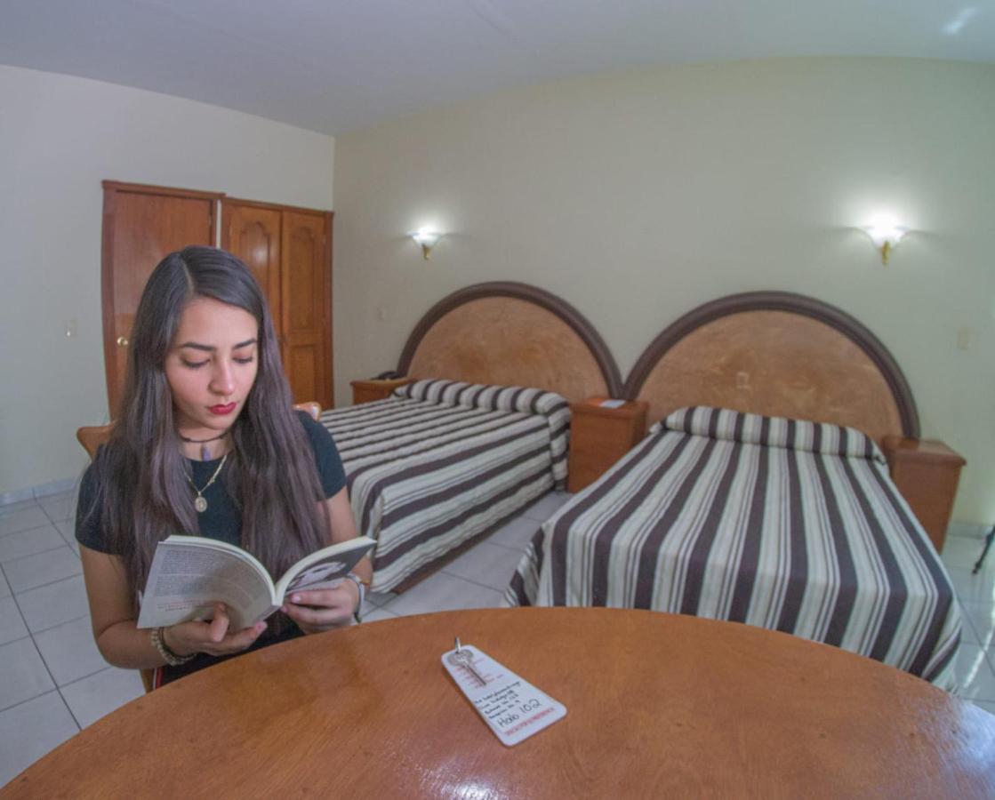 Hotel Plaza Sahuayo Экстерьер фото