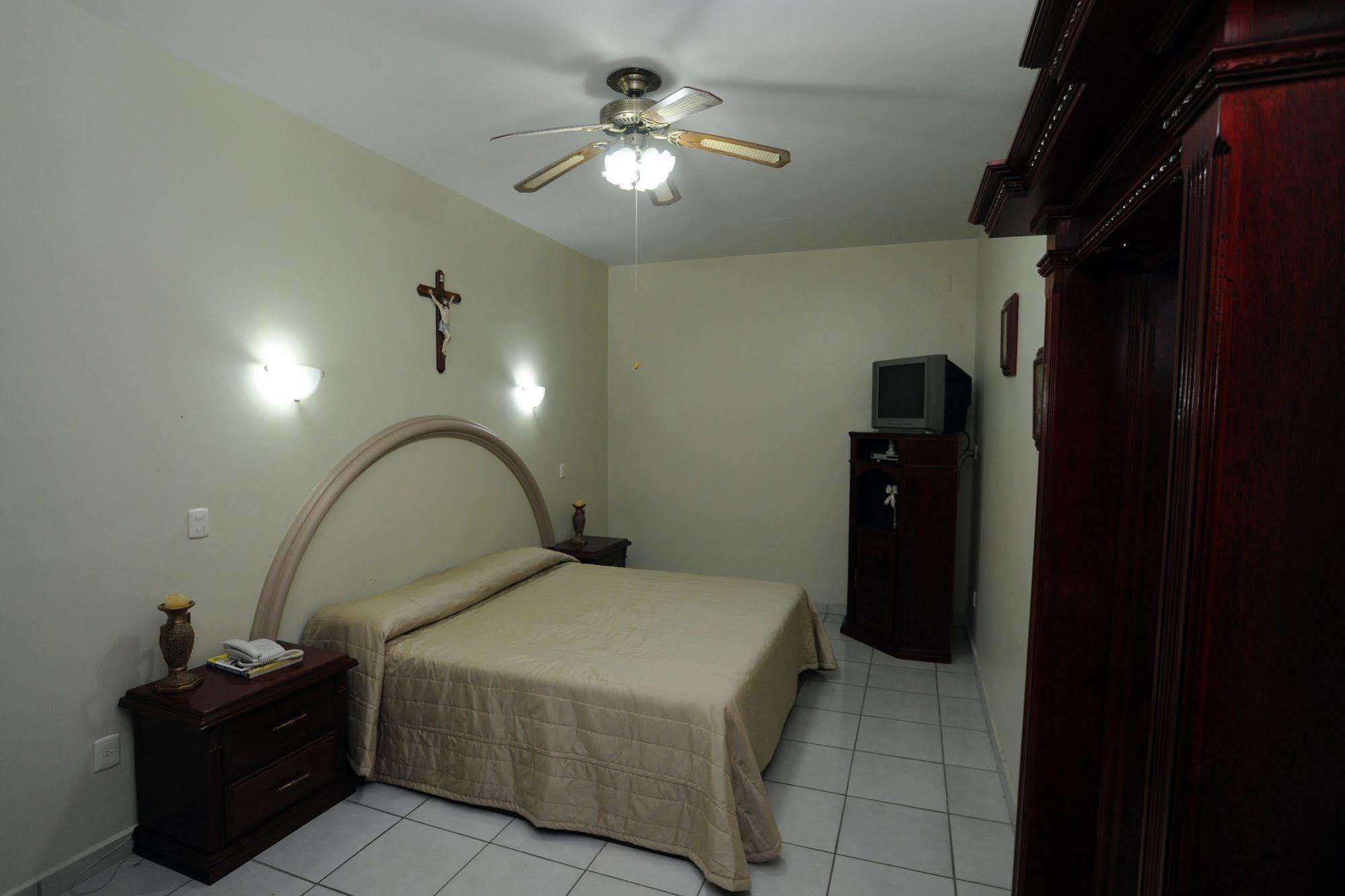 Hotel Plaza Sahuayo Экстерьер фото